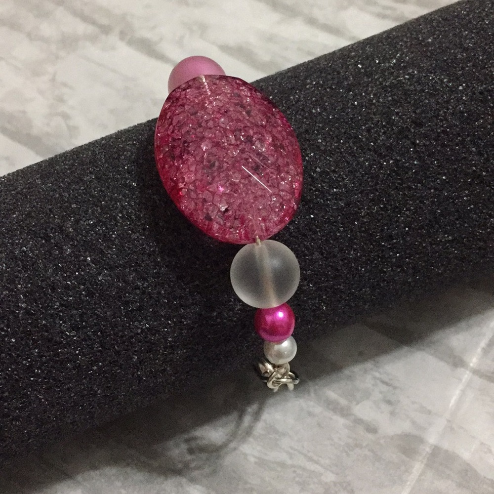 Faceted pink crackle glass bracelet - Picture 8 of 10